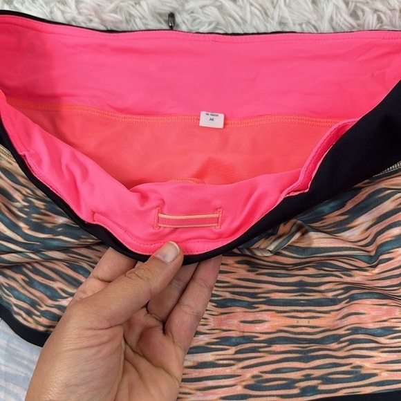 🔥$SALE$🔥 Lululemon Run: Speed Short *4-way Stretch Tiger Water Multi / Black - Picture 2 of 5